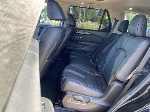 Used 2025 Honda Pilot Touring image 16