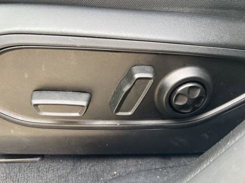 Used 2023 Jeep Grand Cherokee Limited w/ Luxury Tech Group II image 18