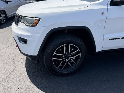 Used 2019 Jeep Grand Cherokee Trailhawk w/ Trailhawk Luxury Group image 11