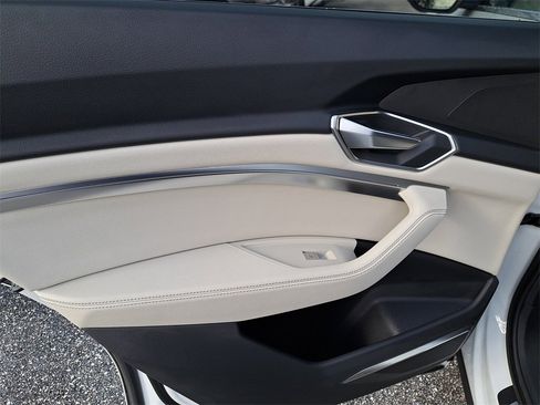 Certified 2024 Audi Q8 e-tron Premium Plus w/ Premium Plus Package image 28