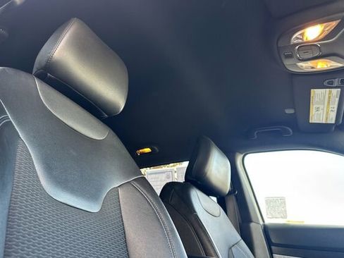 Used 2024 Jeep Compass Latitude image 14