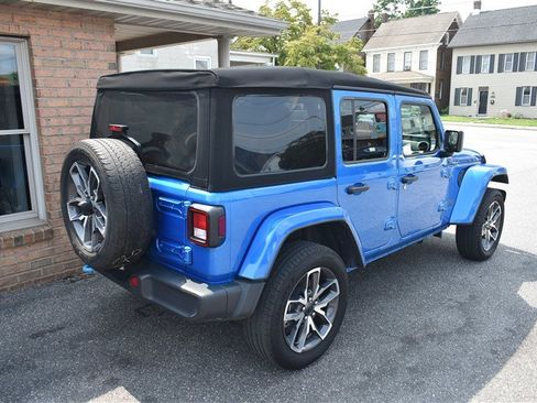 Used 2024 Jeep Wrangler Unlimited w/ Convenience Group AWD/4WD image 4