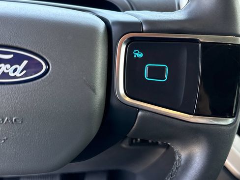 Used 2025 Ford Expedition Active RWD image 16