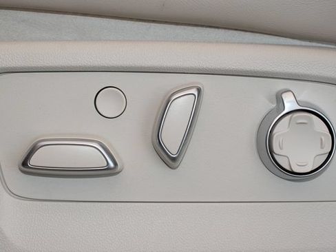 Used 2025 Cadillac Escalade ESV Sport Platinum w/ LPO, Floor Liner Package AWD/4WD image 24