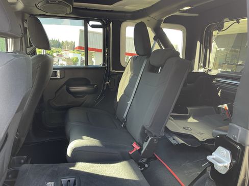 Used 2018 Jeep Wrangler Unlimited Sport S AWD/4WD image 13