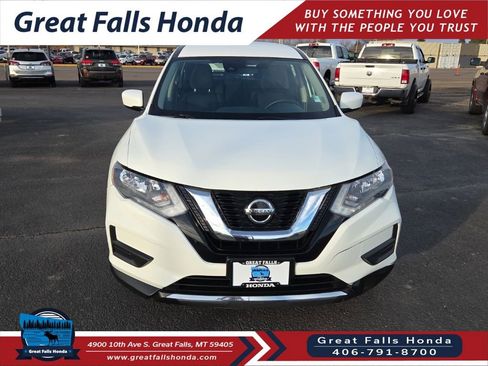 Used 2019 Nissan Rogue S image 2