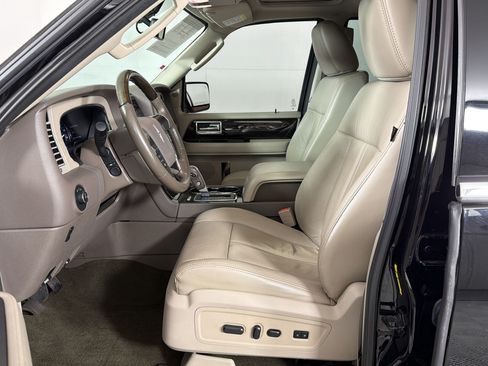 Used 2016 Lincoln Navigator Select RWD image 5