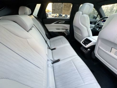 Used 2024 Cadillac Lyriq Luxury image 28