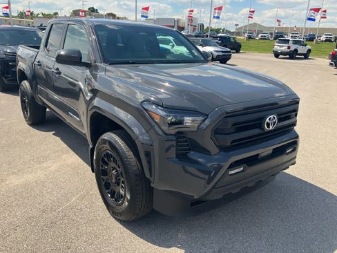 Used 2025 Toyota Tacoma SR5 AWD/4WD image 1