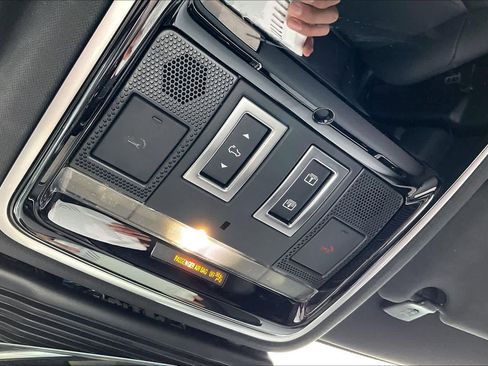 Used 2025 Land Rover Range Rover Velar Dynamic SE image 39