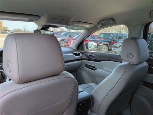 Used 2023 GMC Acadia SLT image 26