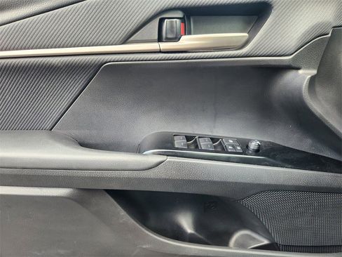 Used 2025 Toyota Camry SE image 20