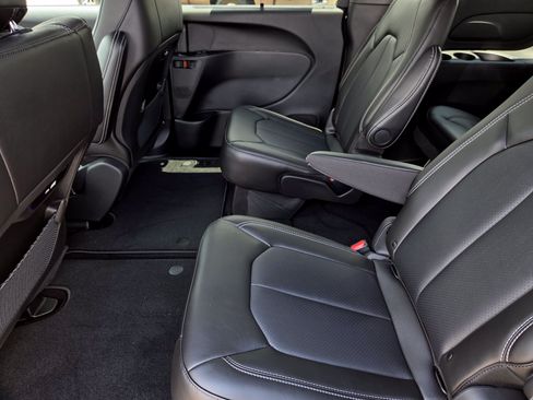 New 2026 Chrysler Pacifica Select w/ S Appearance Package FWD image 22