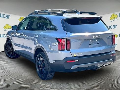 Used 2023 Kia Sorento S w/ Panoramic Sunroof Package AWD/4WD image 2