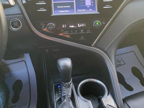 Used 2018 Toyota Camry XSE image 16