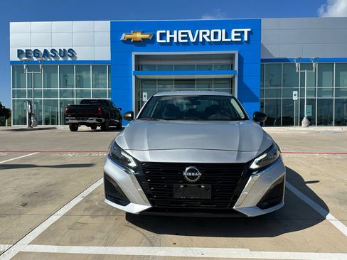 Used 2024 Nissan Altima 2.5 SV FWD image 8
