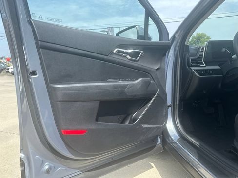 Used 2025 Kia Sportage LX FWD image 11