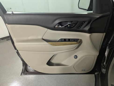 Used 2018 GMC Acadia Denali w/ Technology Package AWD/4WD image 8