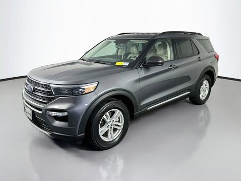 Used 2022 Ford Explorer XLT w/ Equipment Group 202A AWD/4WD image 3