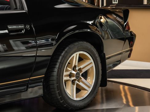 Used 1987 Chevrolet Camaro Z28 RWD image 32