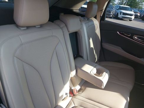 Used 2022 Lincoln Nautilus Reserve AWD/4WD image 11