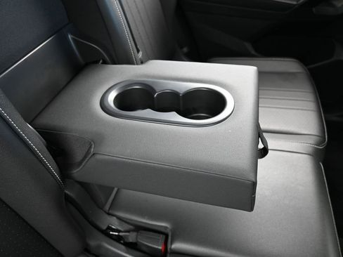 Used 2023 Volkswagen Tiguan SE image 39