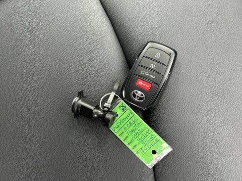 Used 2026 Toyota Corolla Cross XLE AWD/4WD image 34