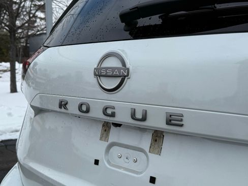 Used 2024 Nissan Rogue SV image 14