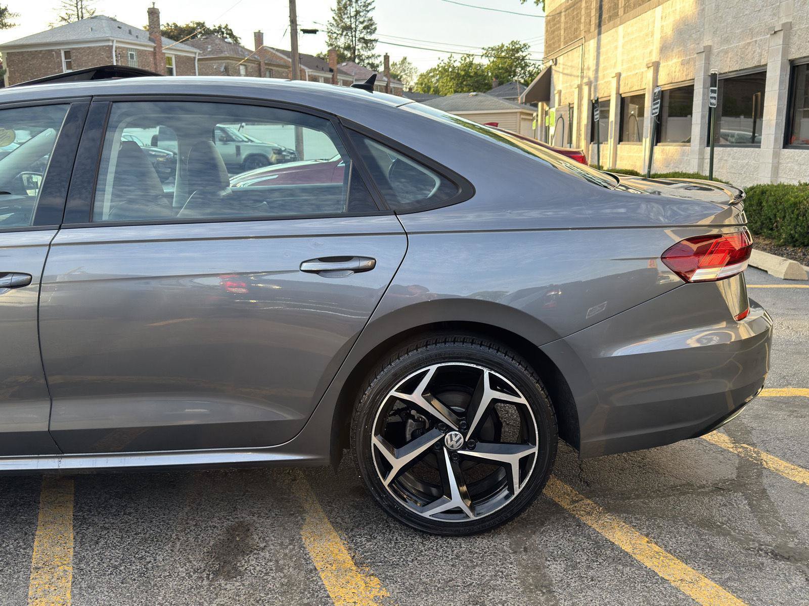 Used 2020 Volkswagen Passat 2.0T R-Line FWD image 3