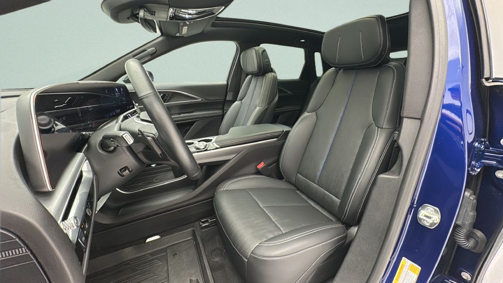 Used 2024 Cadillac Lyriq Luxury w/ LPO, Floor Liner Package AWD/4WD image 13