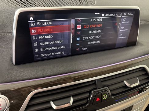 Used 2020 BMW 740i image 21