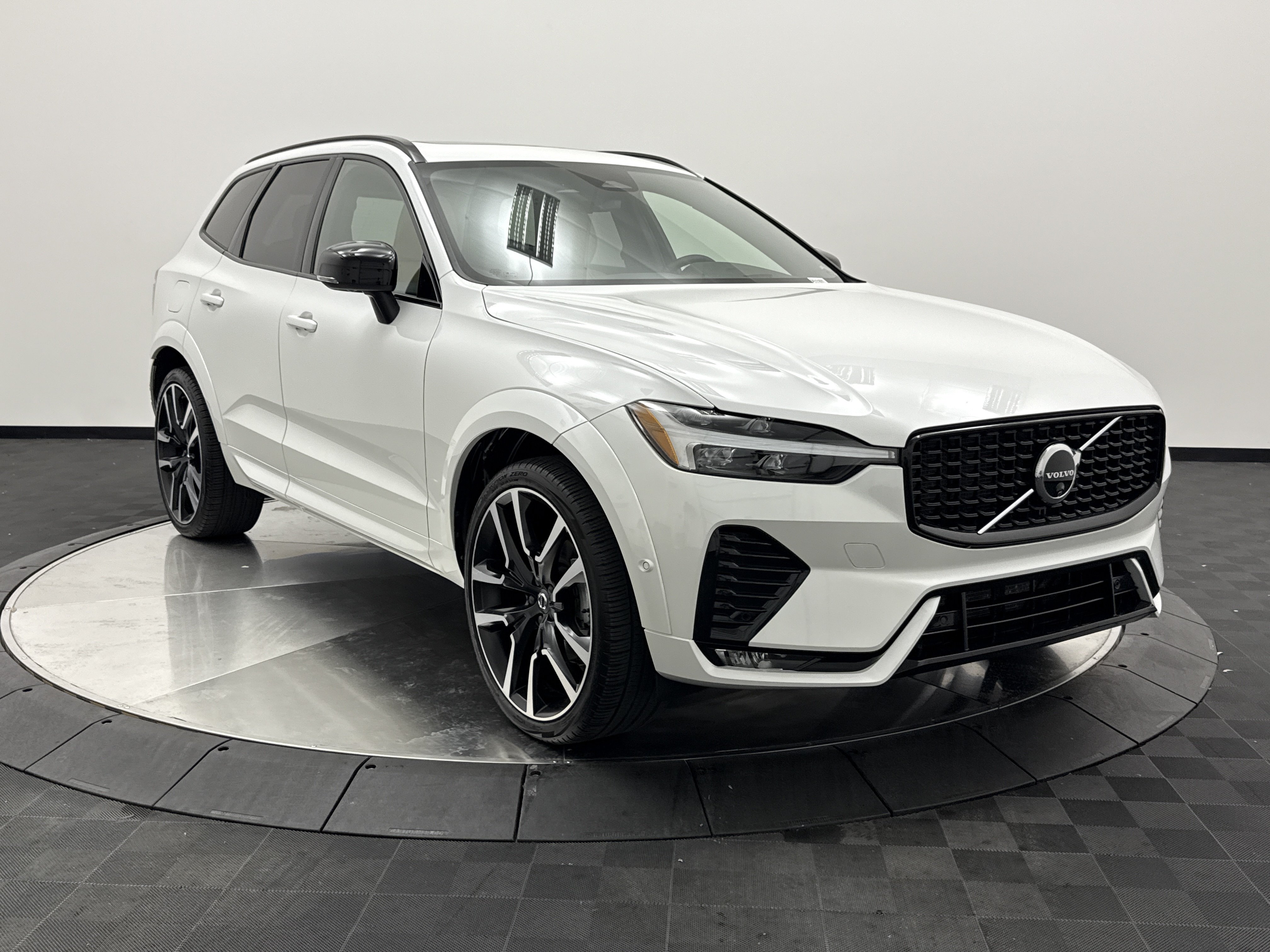 Certified 2025 Volvo XC60 B5 Ultra w/ Protection Package Premier AWD/4WD image 2