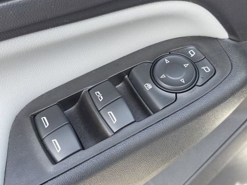 Used 2021 Chevrolet Equinox LS image 19