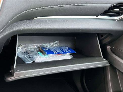 Used 2023 Chevrolet Traverse LT w/ Rear Camera Mirror Package image 34