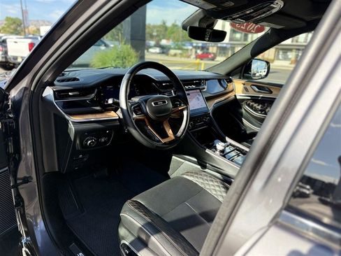 Used 2023 Jeep Grand Cherokee Summit AWD/4WD image 22