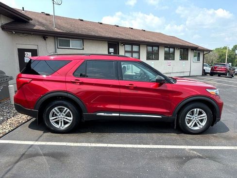 Used 2021 Ford Explorer XLT w/ Equipment Group 202A image 2