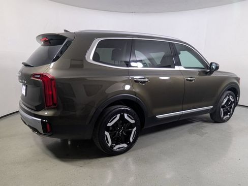 Used 2024 Kia Telluride S FWD image 7