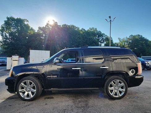 Used 2014 Cadillac Escalade Premium AWD/4WD image 2