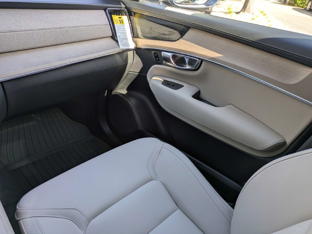 New 2027 Volvo XC90 T8 Plus AWD/4WD image 17