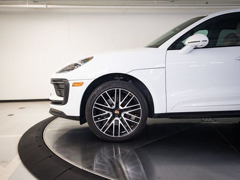 Certified 2023 Porsche Macan AWD/4WD image 11