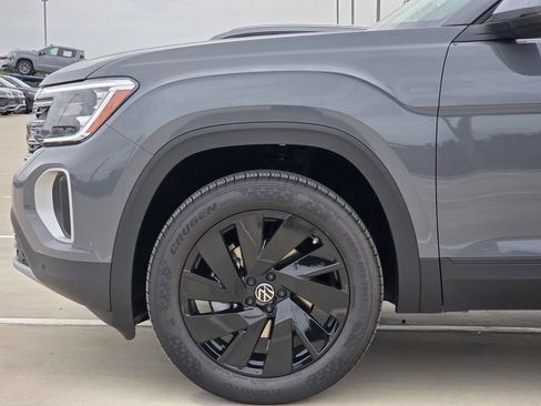 New 2026 Volkswagen Atlas SE FWD image 6
