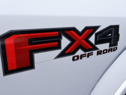 Used 2015 Ford F150 Lariat w/ Equipment Group 502A Luxury AWD/4WD image 10
