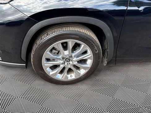 Used 2023 Toyota Highlander XLE image 35