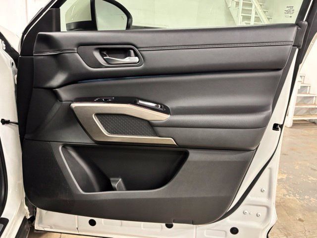 Used 2023 Nissan Pathfinder Platinum FWD image 23