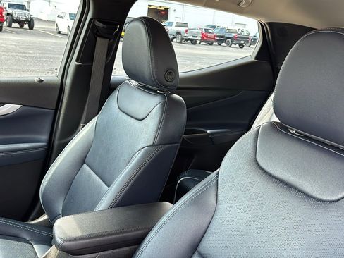 Used 2022 Chevrolet Bolt EUV LT w/ Convenience Package image 21