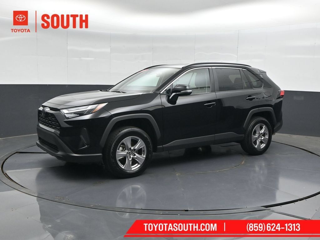 Used 2025 Toyota RAV4 XLE AWD/4WD image 6