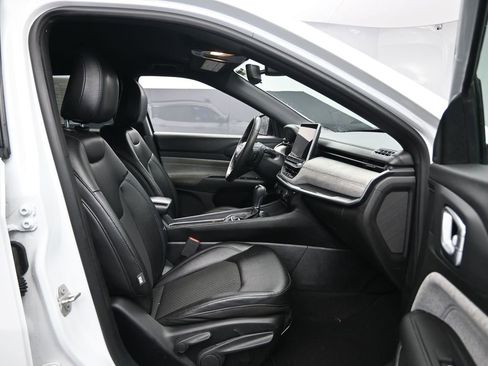 Used 2023 Jeep Compass Latitude image 27