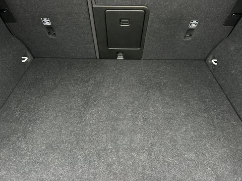 Used 2023 Volvo XC40 B4 Core w/ Convenience Package image 18