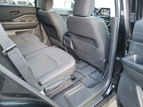 Used 2024 Nissan Pathfinder SV AWD/4WD image 18