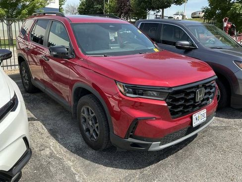 Used 2025 Honda Pilot TrailSport image 4